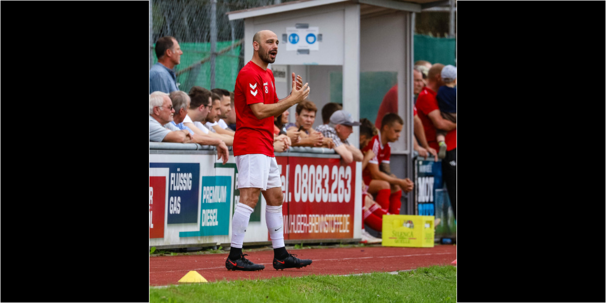 Lengdorf, Deutschland, 07.08.2021:Fußball, Kreisliga 2021 / 2022, 1. Spieltag, FC Lengdorf gegen FC Finsing, Endergebnis: 0:1Trainer Gianfranco Soave (FC Lengdorf)Foto: Christian Riedel / fotografie-riedel.net